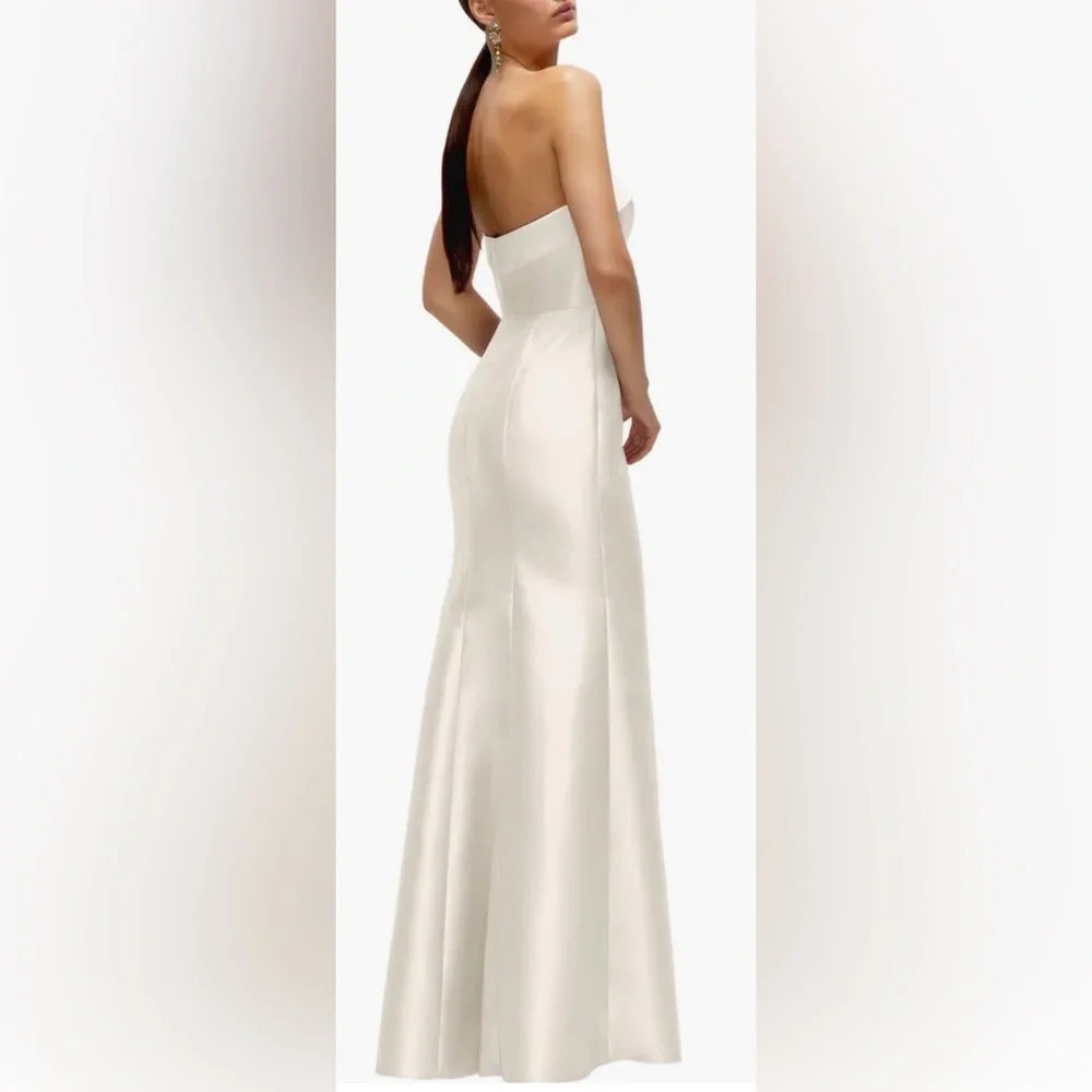 NEW Alfred Sung Strapless Ivory Satin Trumpet Gown SZ 6 - Picture 2 of 10